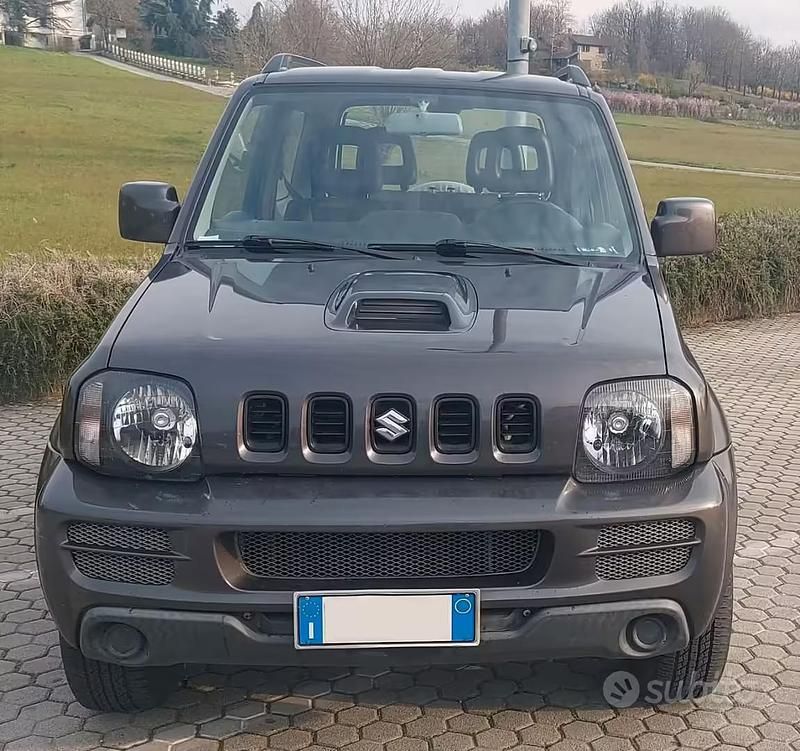 Usata Suzuki Jimny 86 CV (63 kW) 2010 Grigio SUV