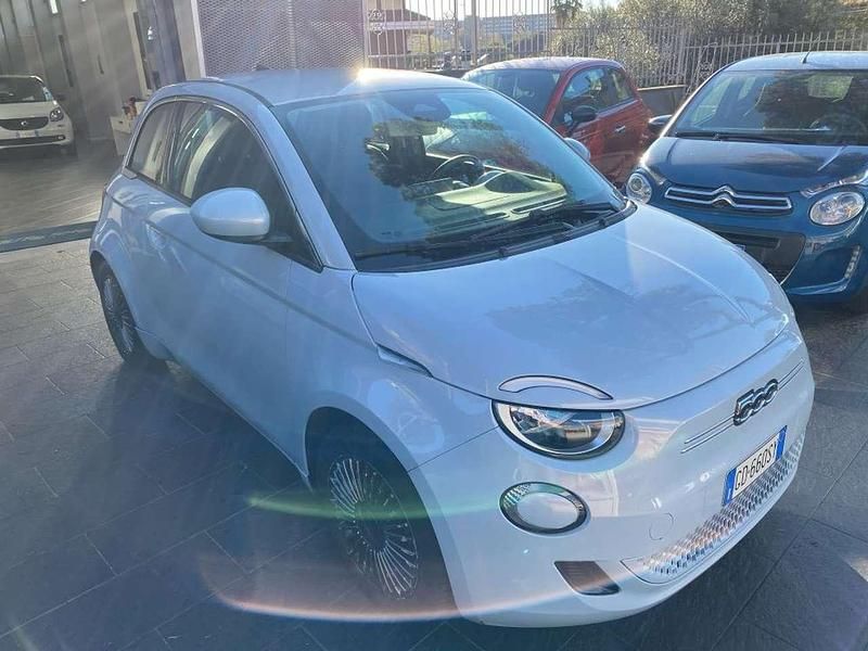 Usata Fiat 500e Icon 86 kW (118 CV) 2020 Blu/azzurro Utilitaria
