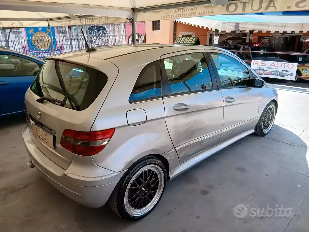 Usata Mercedes B200 140 CV (102 kW) 2007 Grigio Monovolume