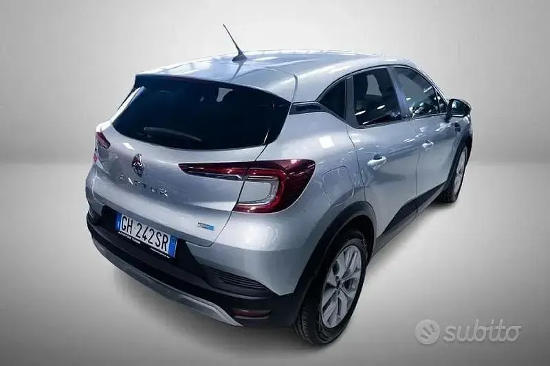 Usata Renault Captur Zen 143 CV (105 kW) 2022 Grigio SUV