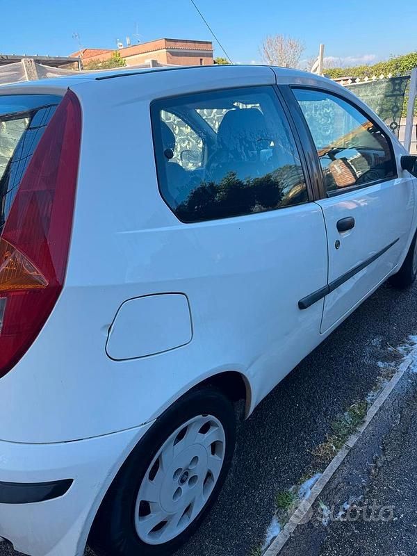 Usata Fiat Punto 60 CV (44 kW) 2001 Bianco Utilitaria