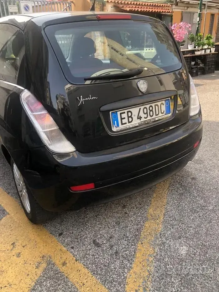 Usata Lancia Ypsilon 60 CV (44 kW) 2010 Nero Utilitaria