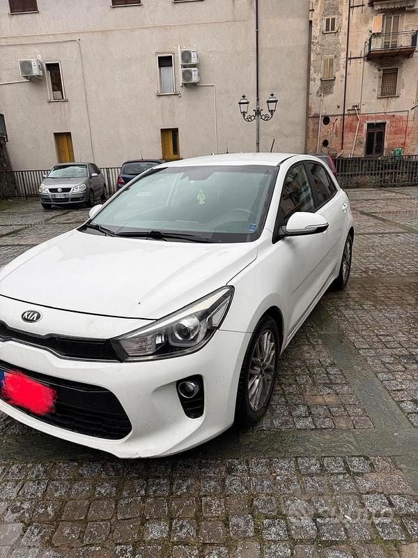 Usata Kia Rio 90 CV (66 kW) 2017 Bianco Utilitaria