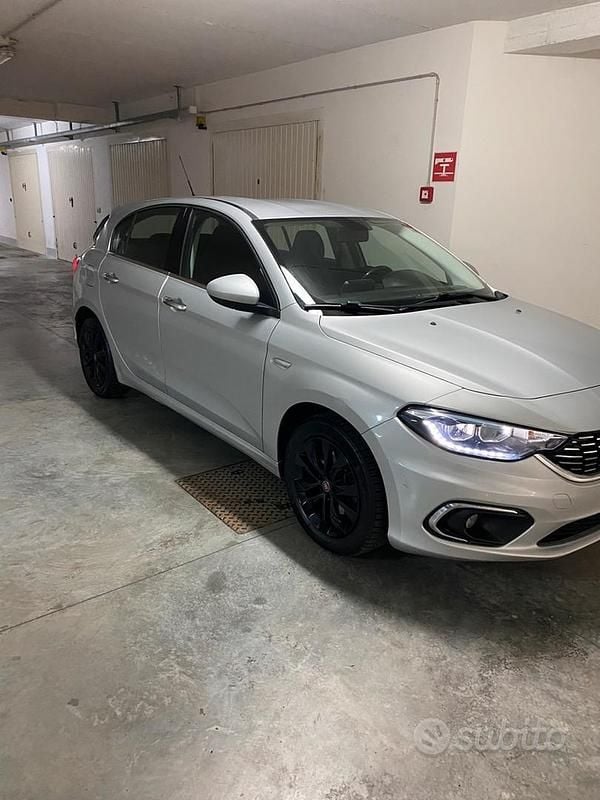 Grigio Usata 2017 Fiat Tipo Coupé | 10.000 € - Immagine 1/4