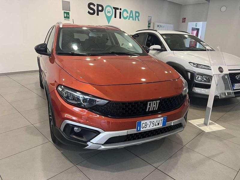 Arancione metalizzato Usata 2021 Fiat Tipo Cross Tre volumi | 9400 € (Ottimo prezzo) - Immagine 1/4