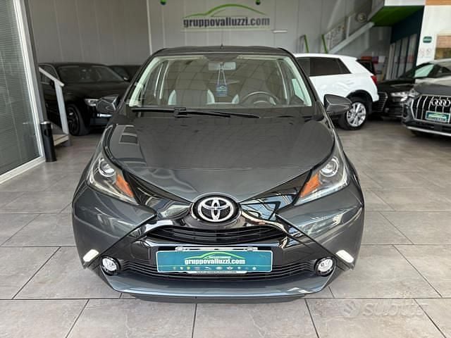 Usata Toyota Aygo X-clusiv 69 CV (50 kW) 2016 Grigio Utilitaria