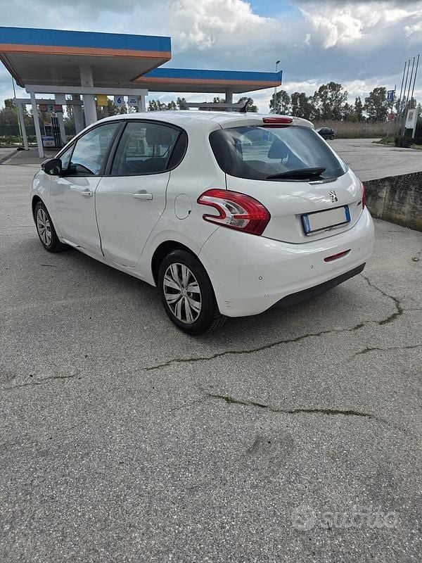 Usata Peugeot 208 68 CV (50 kW) 2015 Utilitaria