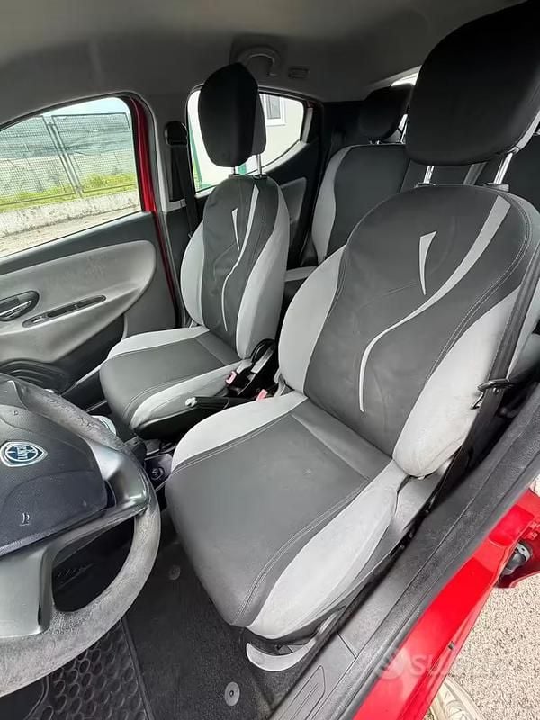 Usata Lancia Ypsilon 69 CV (50 kW) 2012 Rosso Utilitaria