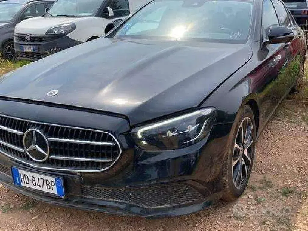 Usata Mercedes E200 160 CV (117 kW) 2022 Nero Berlina