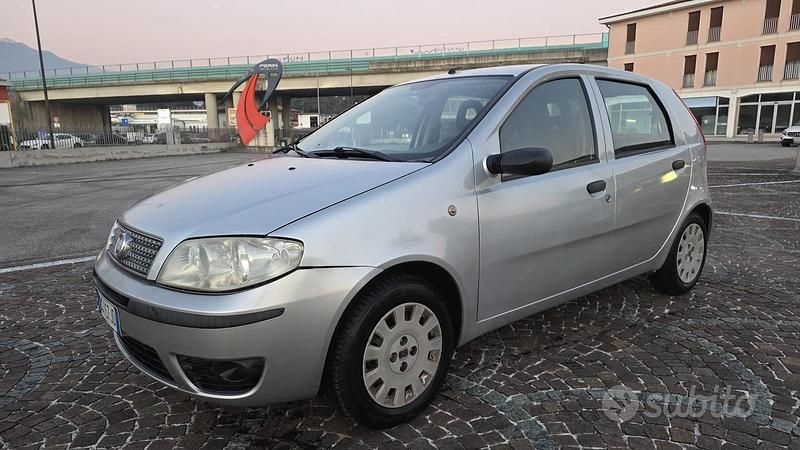 Grigio Usata 2008 Fiat Punto Due volumi | 1200 € (Ottimo prezzo) - Immagine 1/4