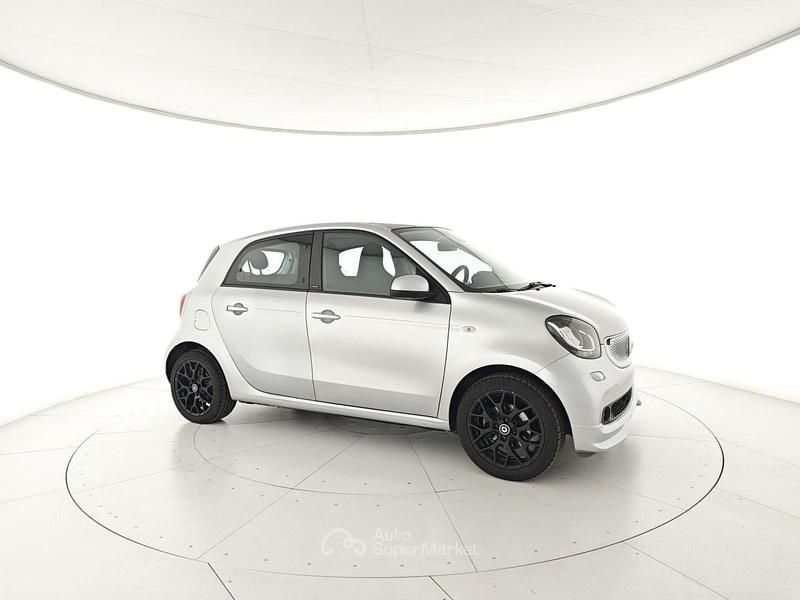 Usata Smart ForFour Superpassion 71 CV (52 kW) 2019 Argento Utilitaria