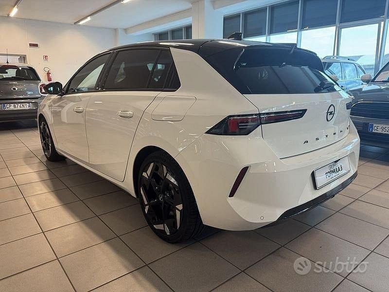 Usado Opel Astra GSe 225 CV (165 kW) 2024 Blanco Berlina