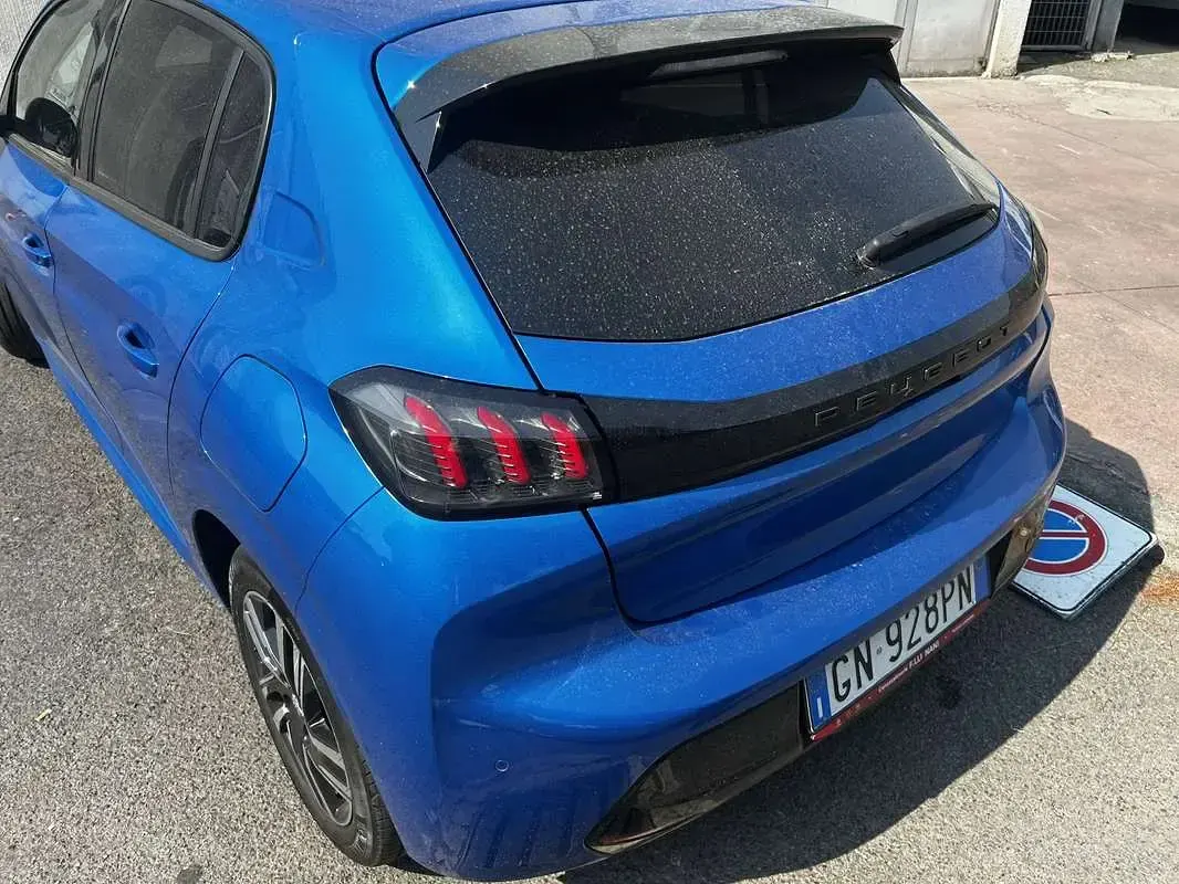 Usata Peugeot 208 Active 101 CV (74 kW) 2023 Blu/azzurro Utilitaria