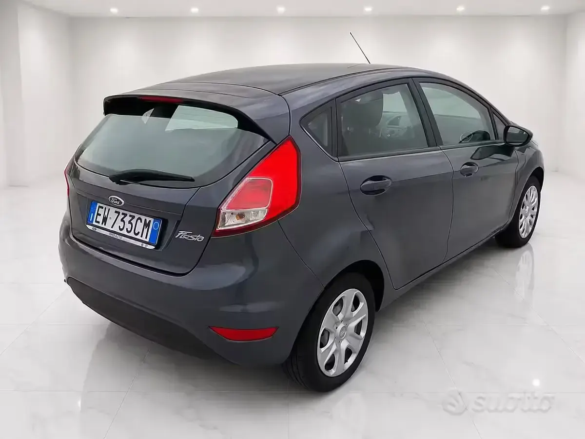 Usata Ford Fiesta Titanium 80 CV (58 kW) 2014 Grigio Utilitaria