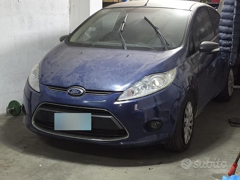 Usata Ford Fiesta 96 CV (70 kW) 2012 Blu Utilitaria