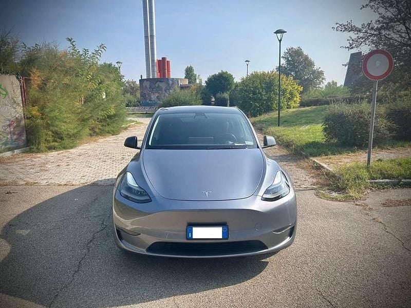 Usata Tesla Model Y Long Range AWD 378 kW (514 CV) 2023 Argento SUV