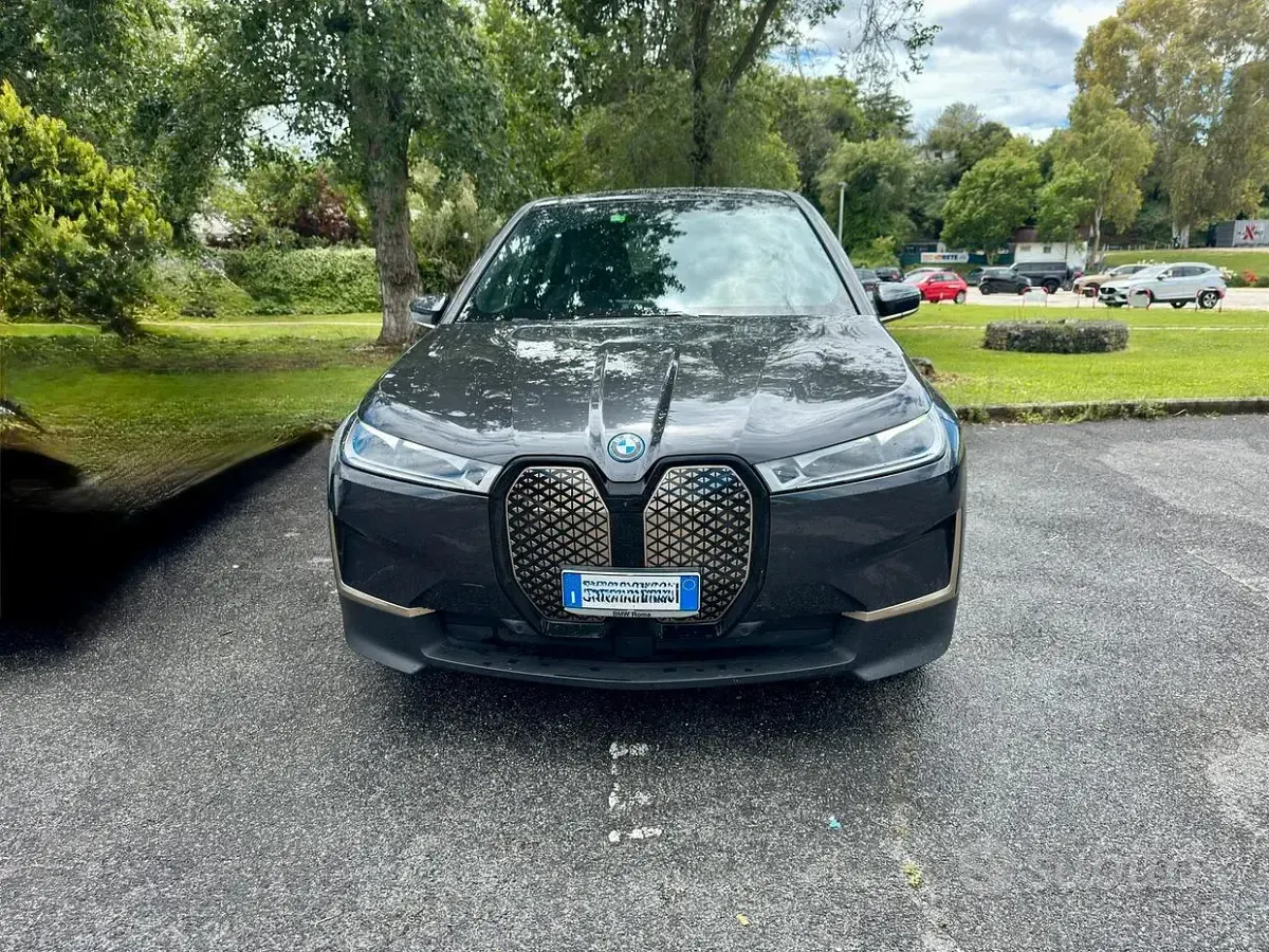 Usata BMW iX Comfort Edition 139 kW (190 CV) 2023 Grigio SUV