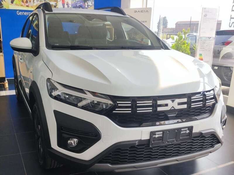 Bianco ghiaccio Usata 2024 Dacia Sandero Expression Due volumi | 18.100 € (Cara) - Immagine 1/4