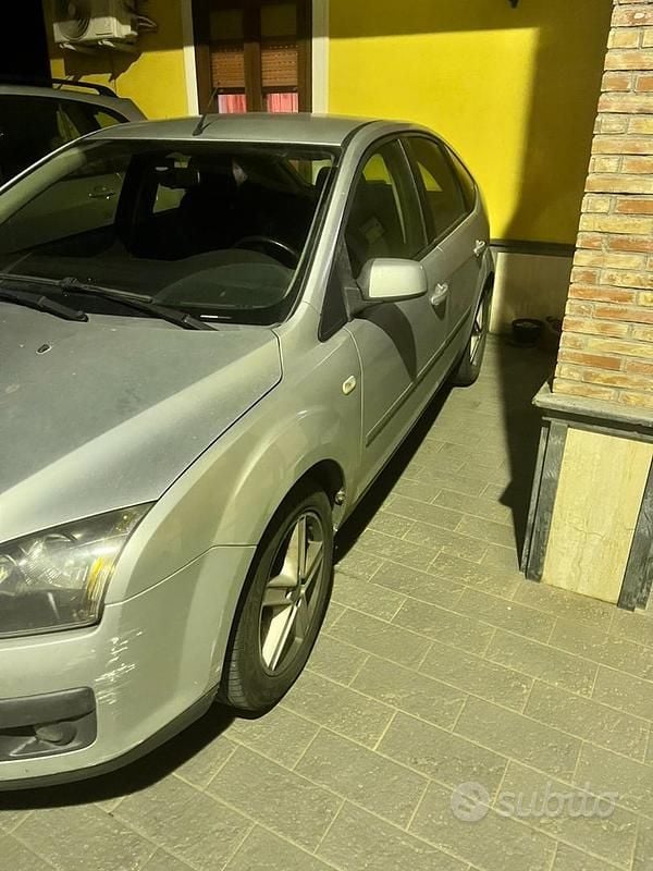Usata Ford Focus 115 CV (84 kW) 2006 Grigio Berlina