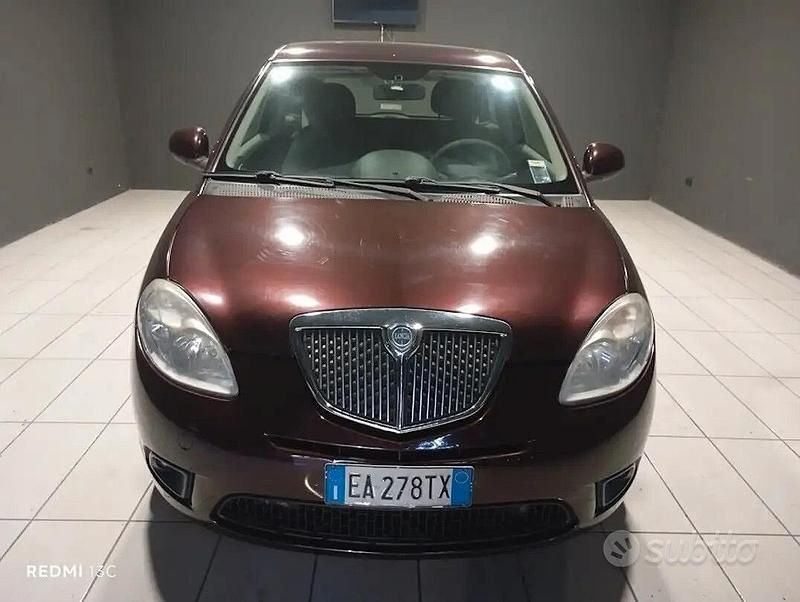 Usata Lancia Ypsilon 78 CV (57 kW) 2010 Viola Utilitaria