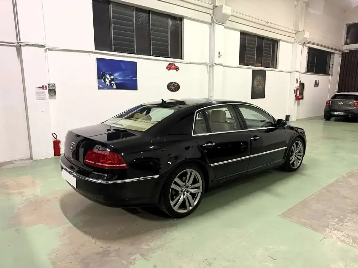 Begagnad VW Phaeton 238 HK (175 kW) 2011 Svart Sedan