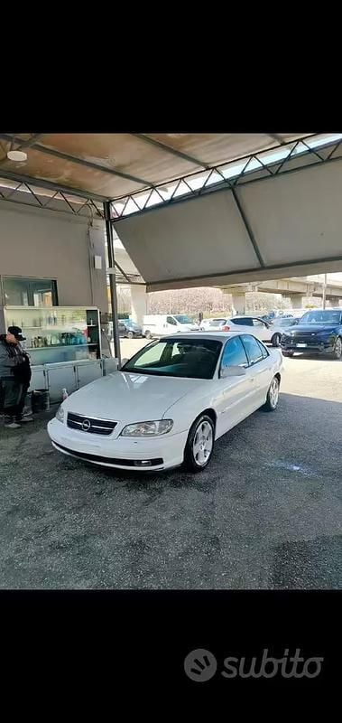 Occasion Opel Omega 136 ch (100 kW) 2000 Blanc Berline