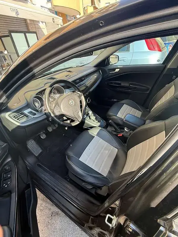 Usata Alfa Romeo Giulietta Exclusive 105 CV (77 kW) 2012 Grigio Utilitaria