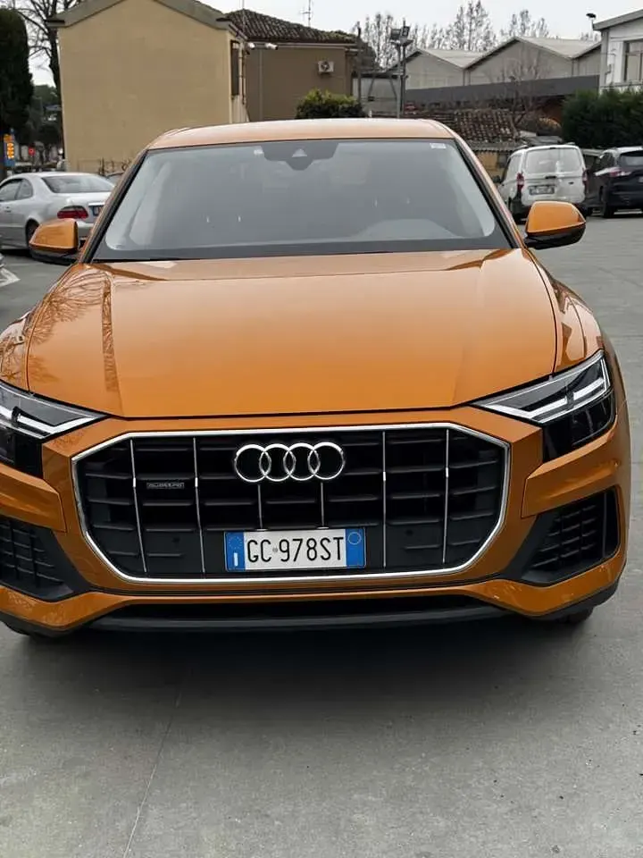 Usata Audi Q8 231 CV (169 kW) 2020 Arancione SUV