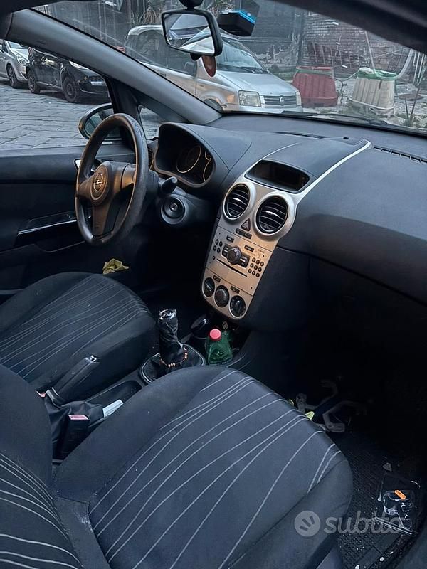 Usata Opel Corsa 2007 Blu Utilitaria