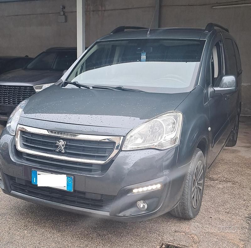 Usata Peugeot Partner Tepee 120 CV (88 kW) 2017 Grigio Monovolume