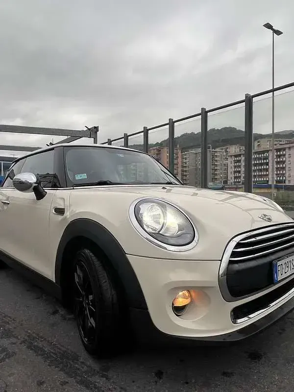 Begagnad Mini One D 95 HK (69 kW) 2016 Vit Halvkombi