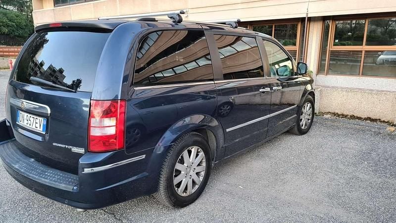 Usata Chrysler Grand Voyager Limited 163 CV (119 kW) 2008 Blu/azzurro Monovolume