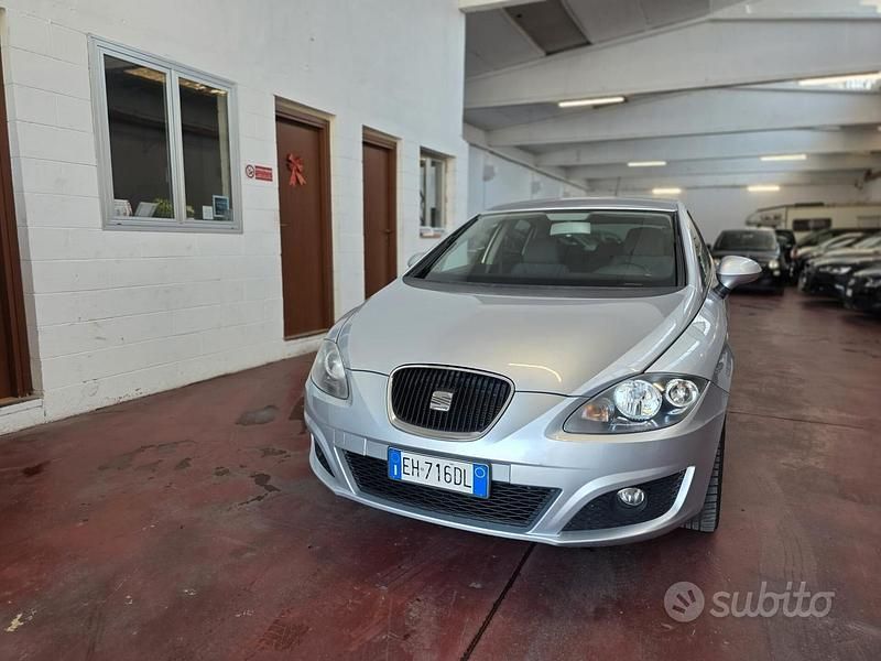 Argento Usata 2012 Seat Leon Style Tre volumi | 3900 € - Immagine 1/4