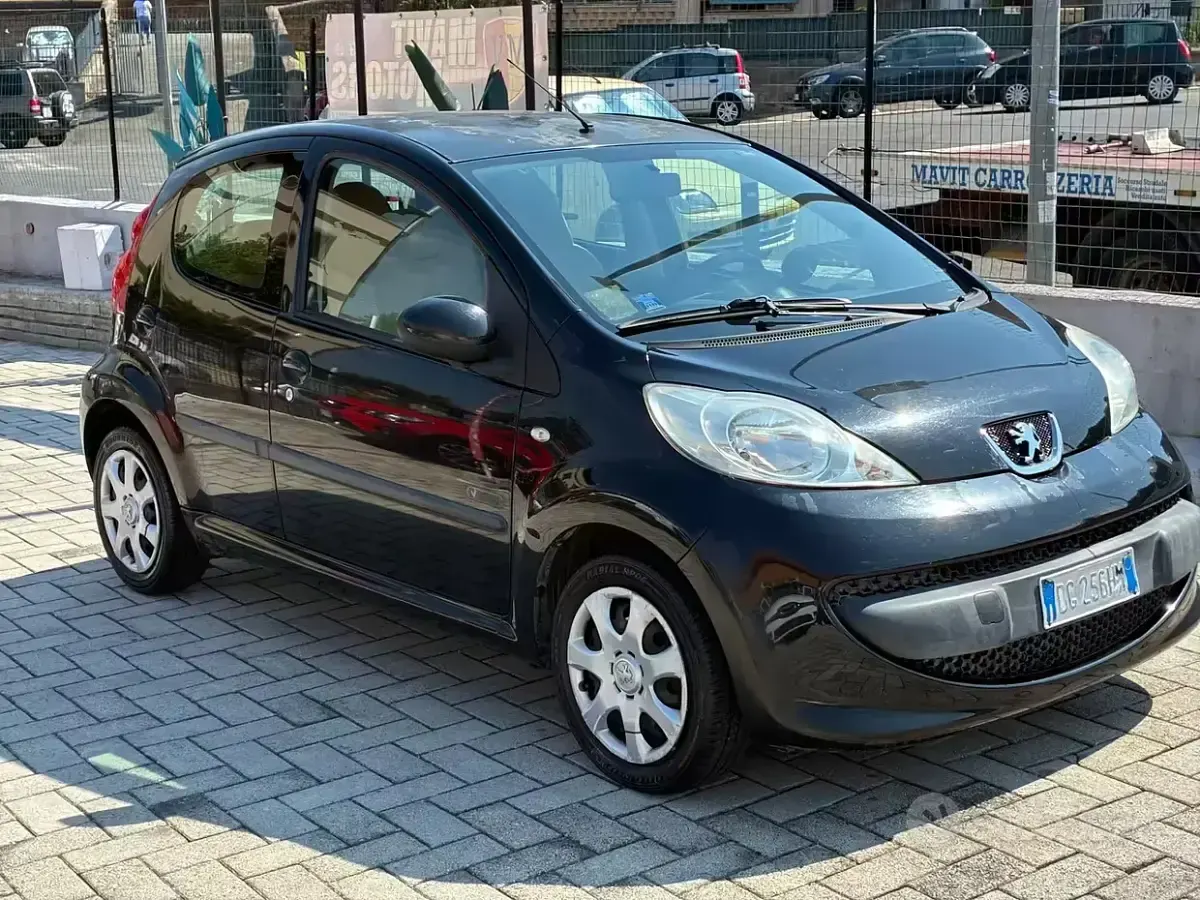 Usata Peugeot 107 68 CV (50 kW) 2007 Nero Utilitaria