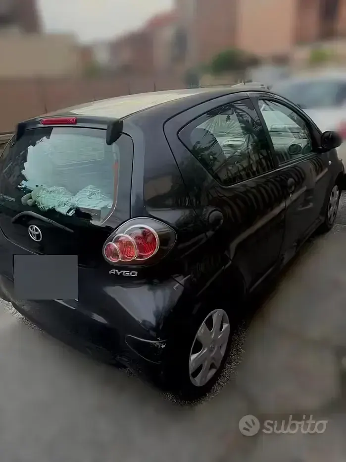 Usata Toyota Aygo 68 CV (50 kW) 2011 Grigio Utilitaria