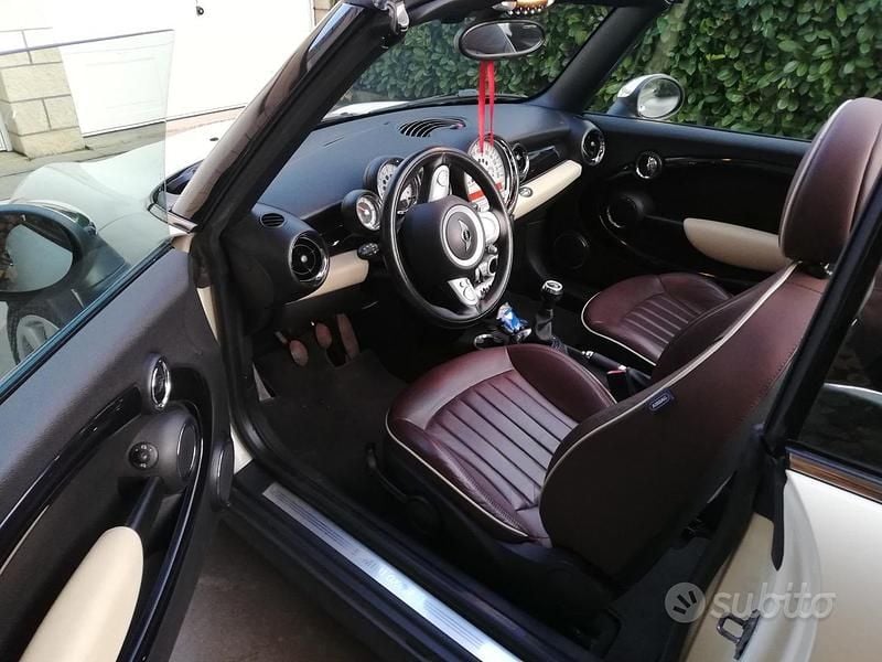 Usata Mini Cooper Cabriolet 122 CV (89 kW) 2010 Beige Cabrio