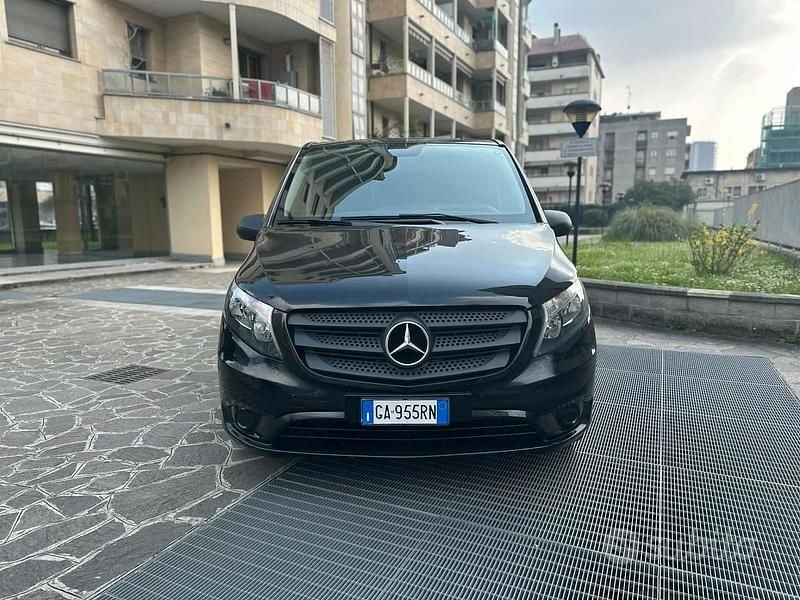 Usata Mercedes Vito 136 CV (100 kW) 2020 Nero Furgone