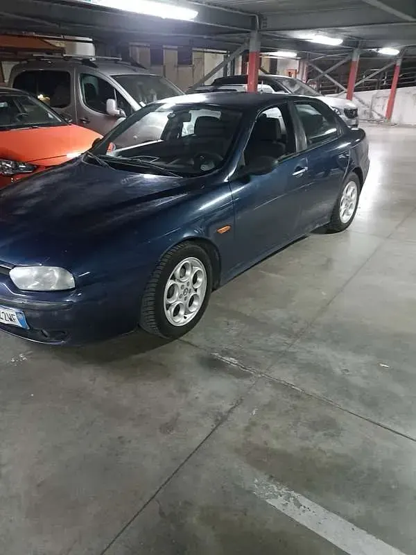 Usata Alfa Romeo 156 105 CV (77 kW) 2000 Bluazzurro Berlina