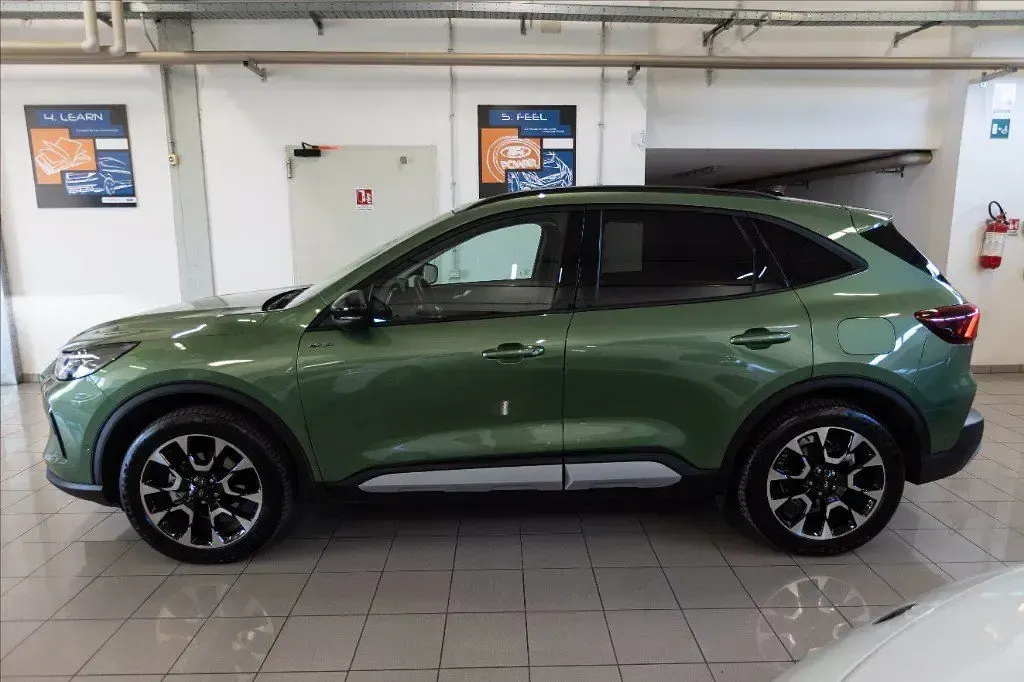 Usata Ford Kuga Active X 180 CV (132 kW) 2024 Verde metallizzato SUV
