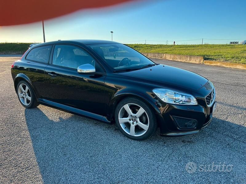 Usata Volvo C30 R-Design 115 CV (84 kW) 2011 Nero Utilitaria