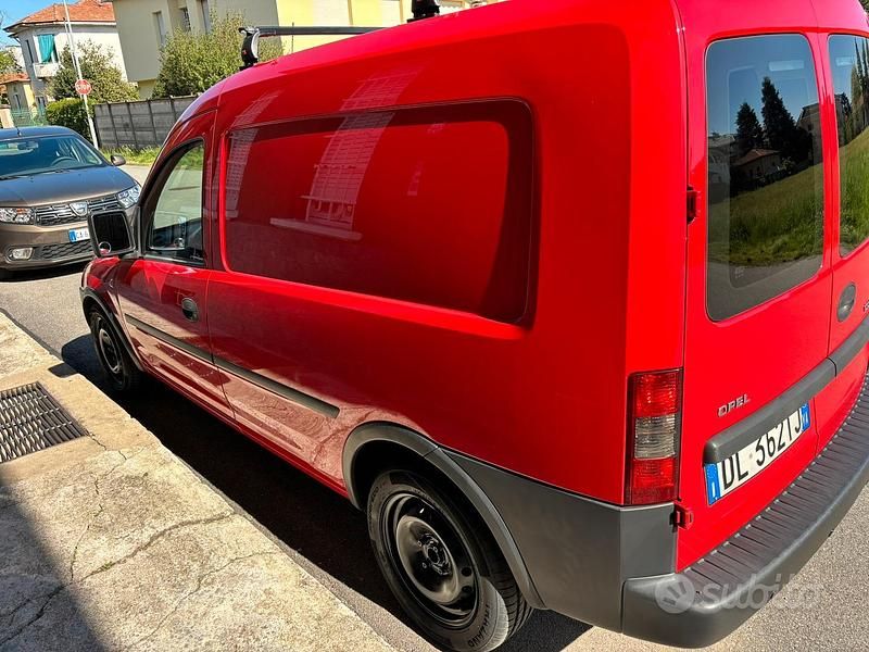 Usata Opel Combo 69 CV (50 kW) 2008 Rosso Monovolume