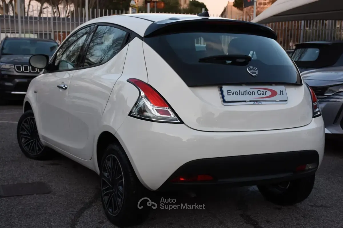 Usata Lancia Ypsilon S 69 CV (50 kW) 2021 Bianco pastello Utilitaria