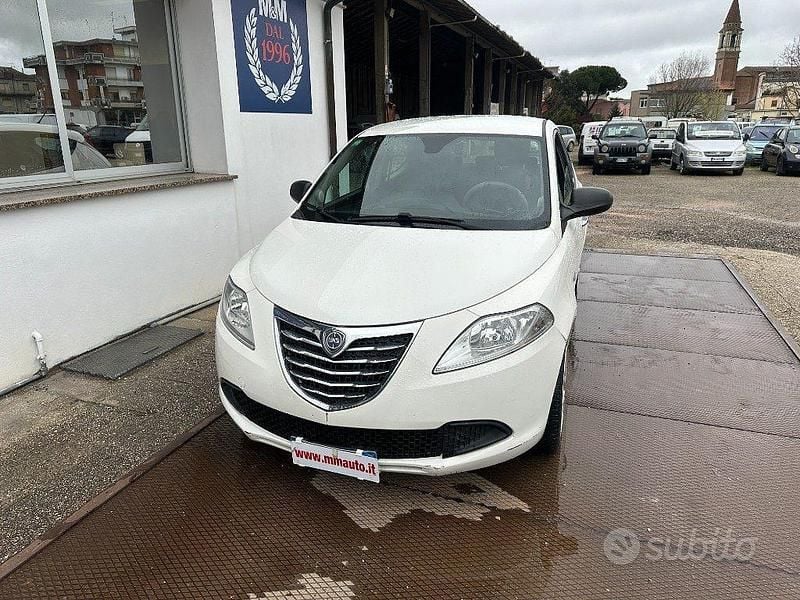 Usata Lancia Ypsilon Silver 69 CV (50 kW) 2014 Bianco Utilitaria