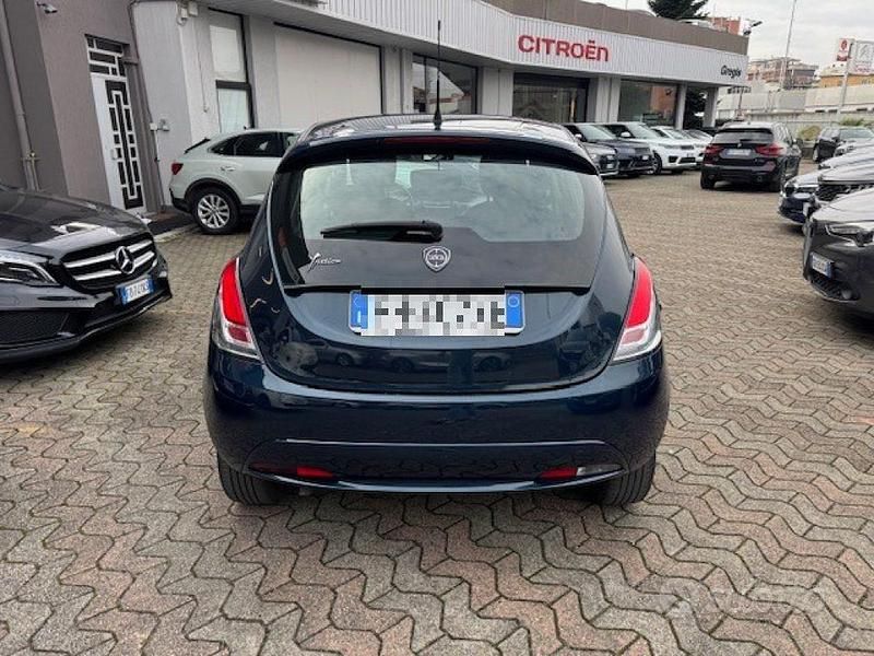 Usata Lancia Ypsilon Silver 69 CV (50 kW) 2017 Blu Utilitaria