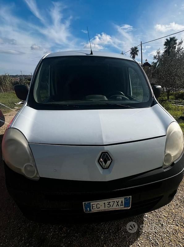 Bianco Usata 2011 Renault Kangoo Monovolume | 3500 € (Buon prezzo) - Immagine 1/3