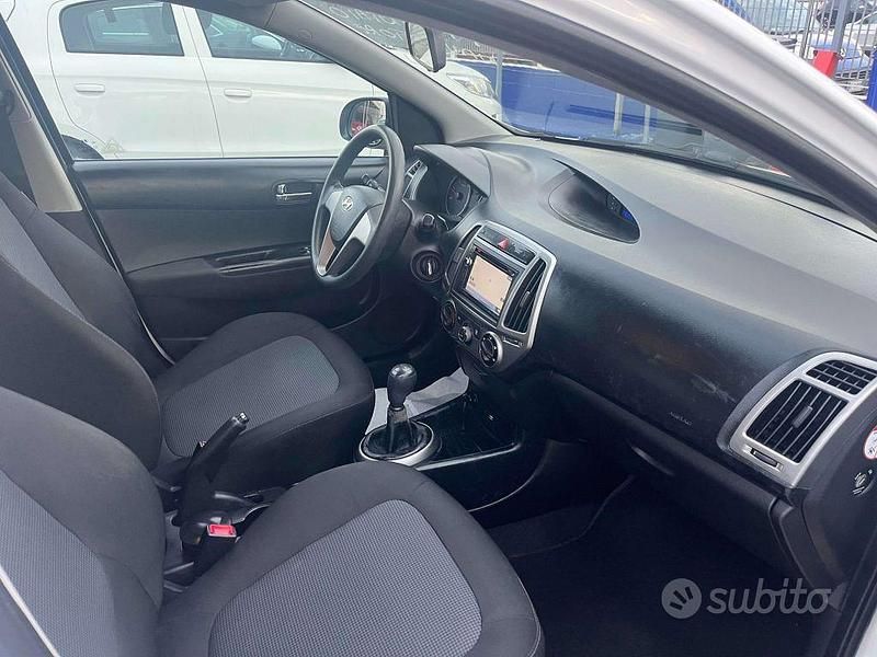Begagnad Hyundai i20 Classic 90 HK (66 kW) 2012 Vit Halvkombi
