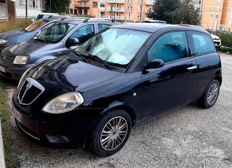 Nero Usata 2009 Lancia Ypsilon Due volumi | 2900 € (Ottimo prezzo) - Immagine 1/4