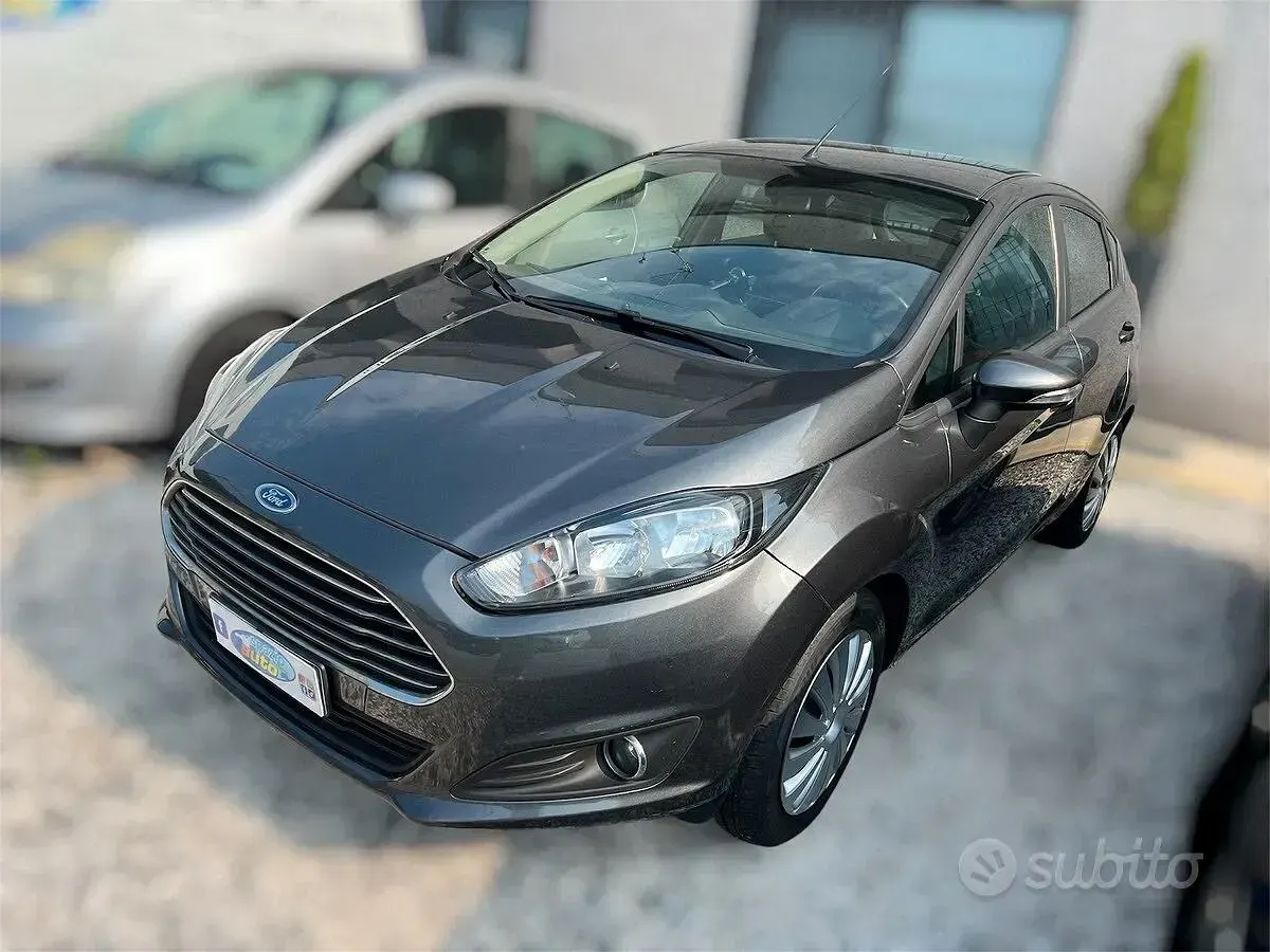 Usata Ford Fiesta Titanium 95 CV (69 kW) 2017 Grigio Utilitaria