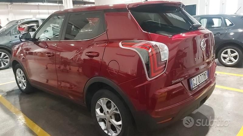Rosso Usata 2022 Ssangyong (KGM) Tivoli SUV | 12.500 € (Ottimo prezzo) - Immagine 1/4