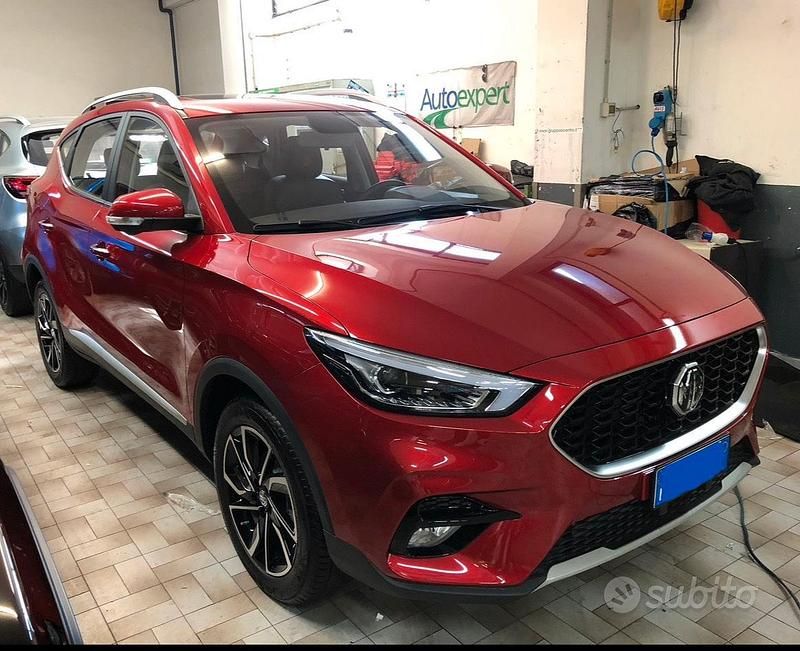 Usata MG ZS Luxury 111 CV (81 kW) 2024 Rosso SUV